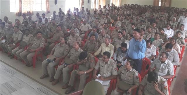 Police told the policemen Problems