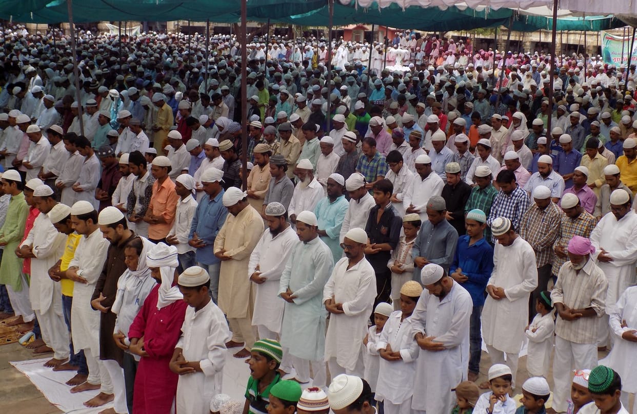 With mosques Akidt paid goodbye Friday prayers