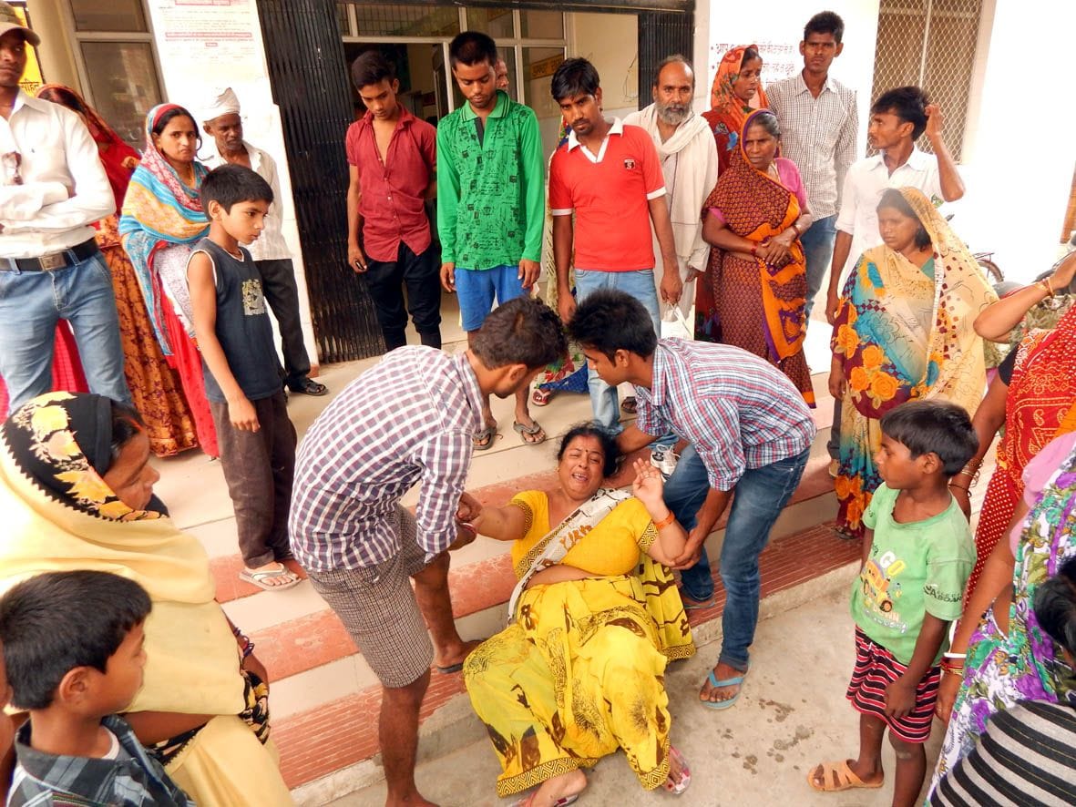 Ped se takarayi bike 2 yuvakon ki maut