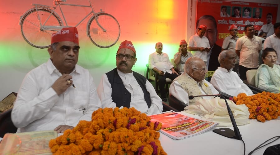 ram jethmalani targets narendra singh in a program in lucknow