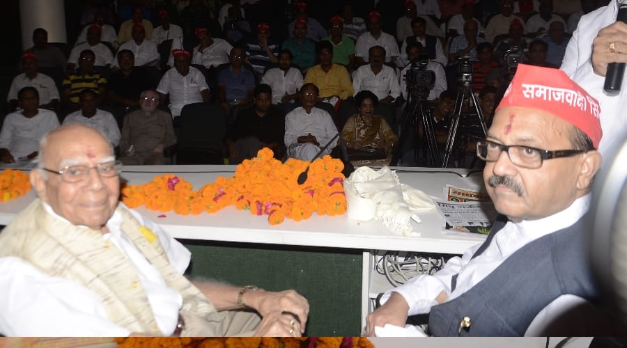 ram jethmalani targets narendra singh in a program in lucknow