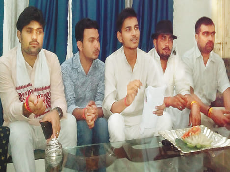 To comment on the four accused arrested abusive deities, sent to jail