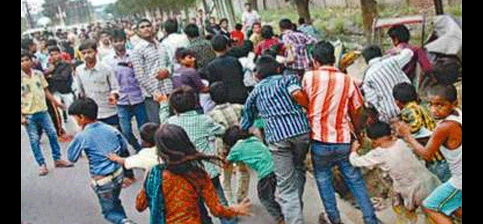 for 30 rupies a young man killed by six man