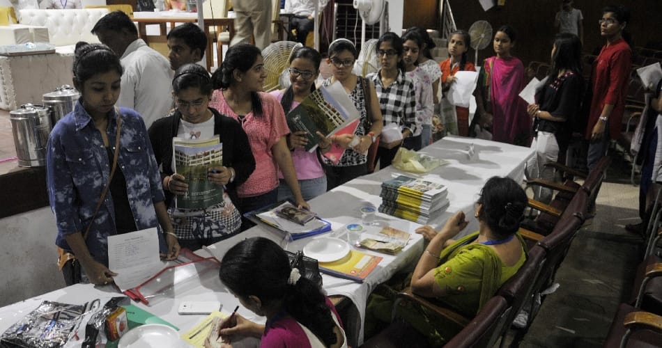 indian railway changed age limit rule for 90000 posts recruitment