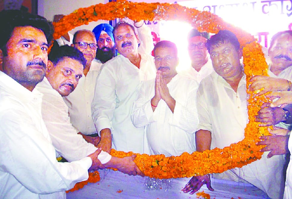  tea sellers are now selling the Country  : Kishor