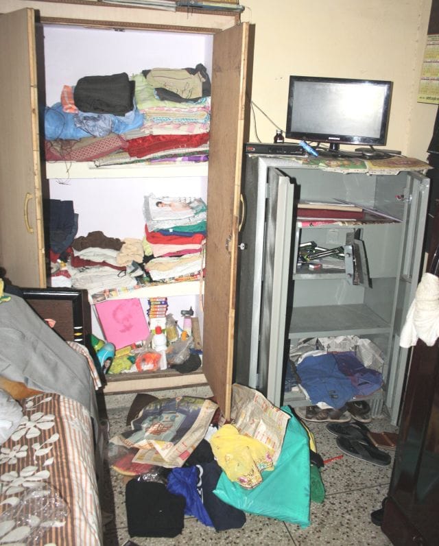 Manager of the home by breaking locks the theft of millions