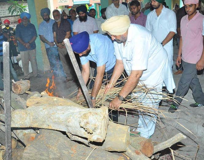 army man funeral, daljit singh randhava funeral, second world war hero funeral, hoshiarpur, punjab