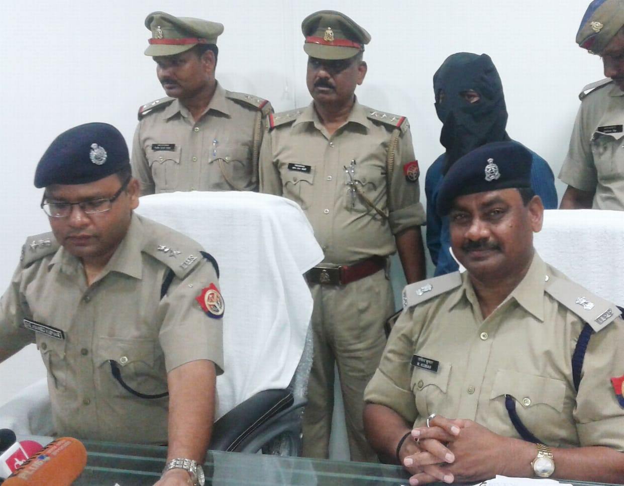 Encounter rogue holding four robbery incident confession