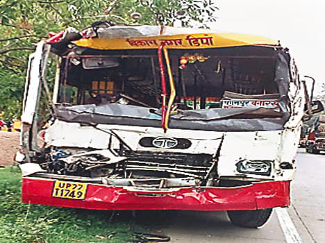  Murng laden truck entered the roadways bus stand, 10 injured