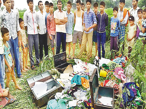 10 lac theft from house and shop
