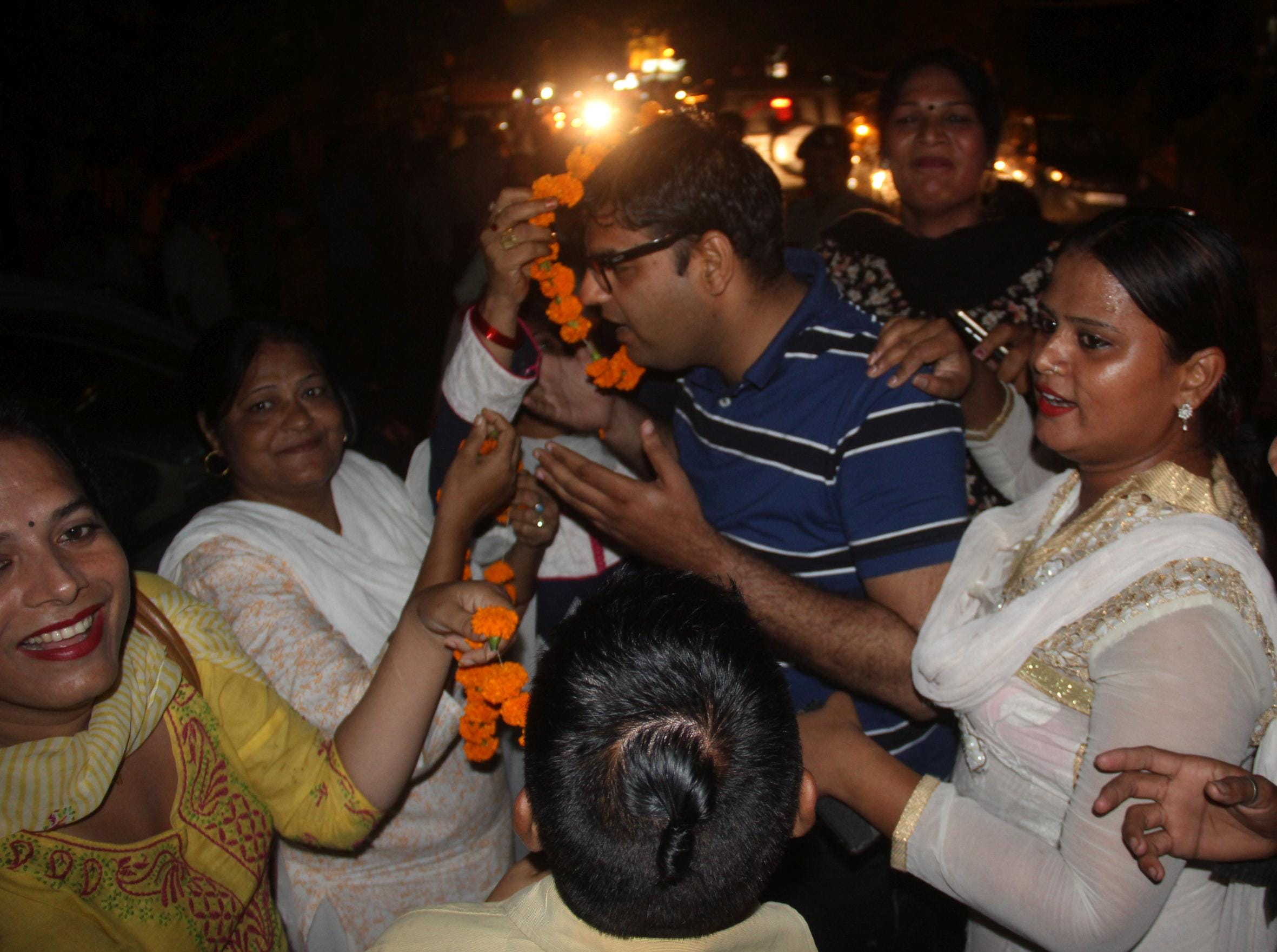 kinnars warn drunk on lucknow roads