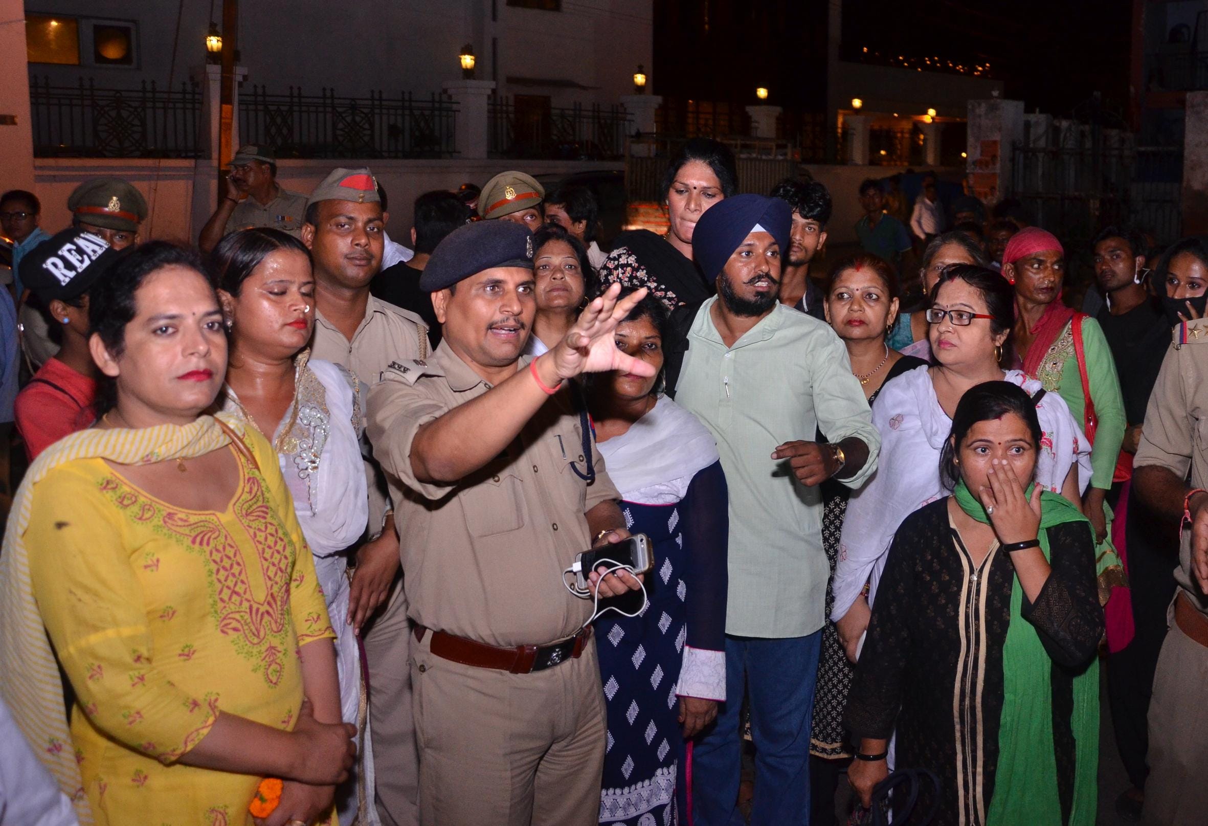 kinnars warn drunk on lucknow roads