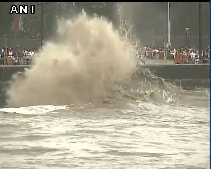 High tide at Gateway of India in Mumbai