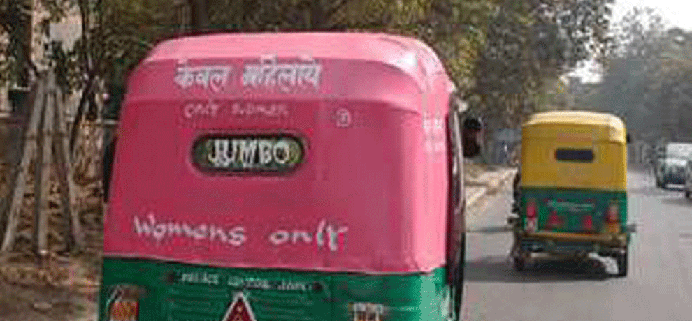 agyaat vaahan ne tempo ko maaree takkar, chaalak kee maut