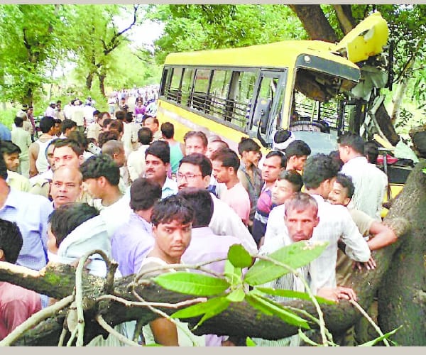 Accident in jalalapur in Ambedkarnagar.
