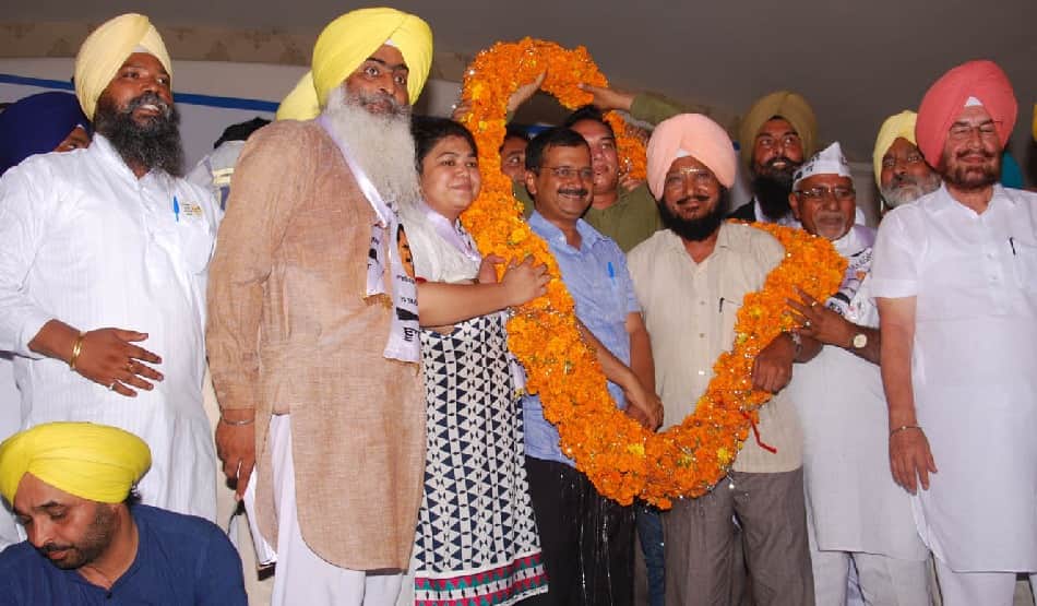 kejriwal on punjab tour: tough talk against akali and BJP on Quran coarseness