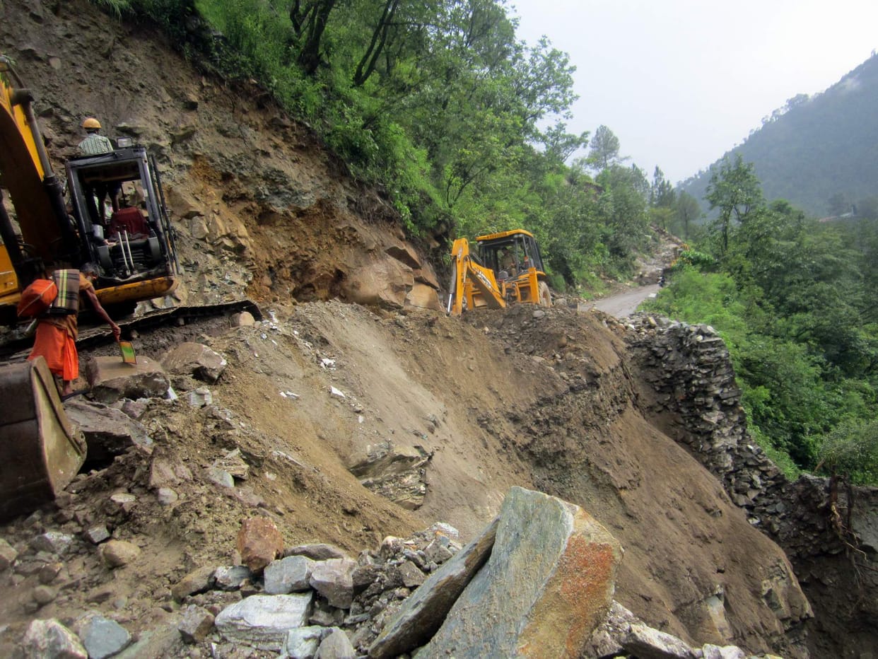 badrinath highway not open after 4 days.