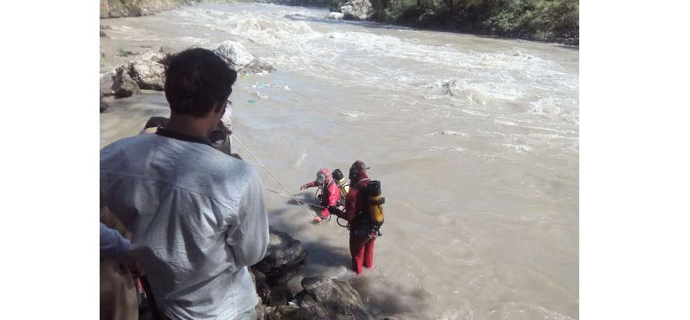 Sister drowned, saving the younger
