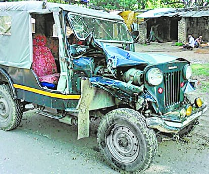 Attack on police team in sultanpur.