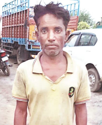 Car miscreants looted, beaten by police officers