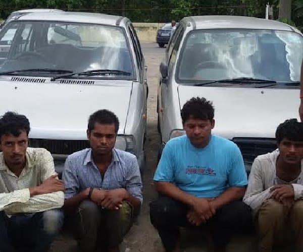 A man made a gang of thieves to remove debt.