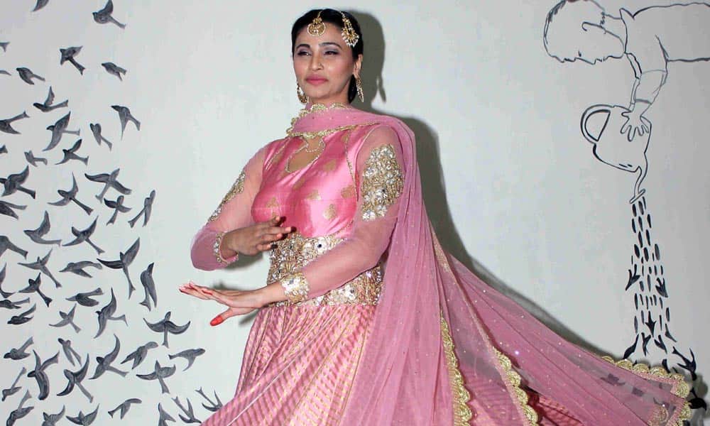 Daisy Shah birthday special unknown facts about her
