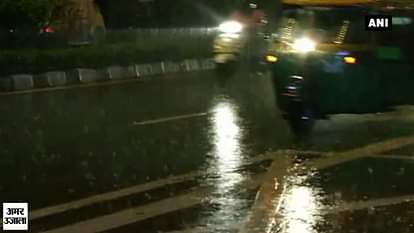 Rain brings down temperature in Delhi