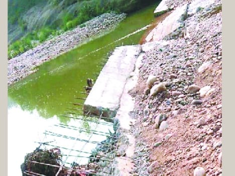 diet wall fall after complition of cunstrcution.
