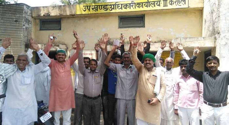 Villagers on the power performance, employee ran