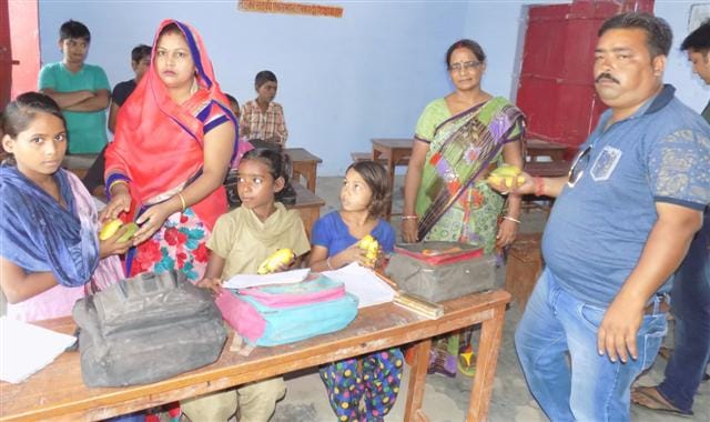 Basic distribution of fruit in schools open