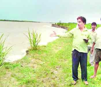 Ghaghar fast-loading, two villages at risk