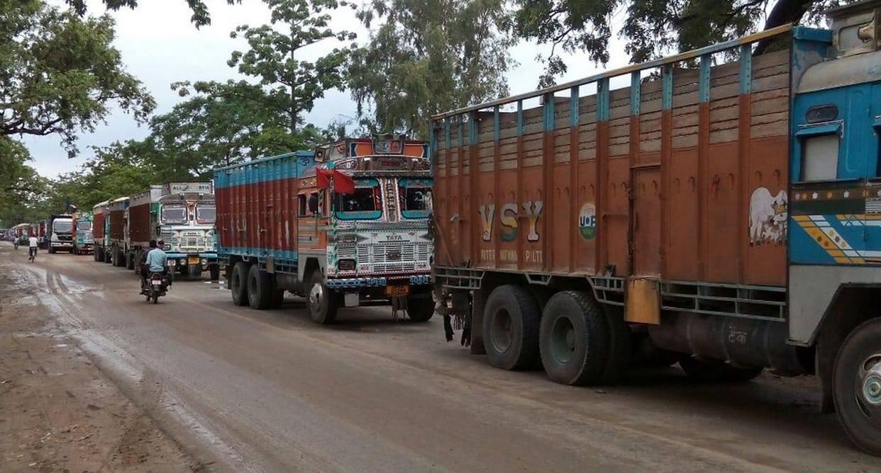 jam due to  examining vehicles