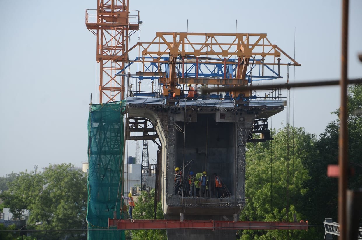 Problems on the way of Lucknow metro.