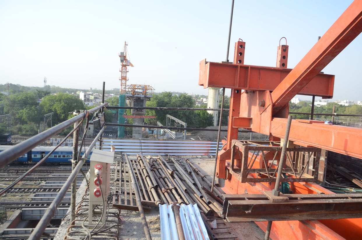 ring metro constraction in last stage delhiites will soon get a chance to travel