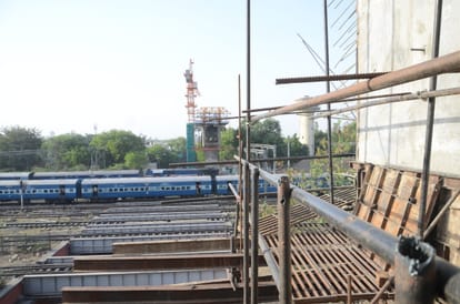 Problems on the way of Lucknow metro.