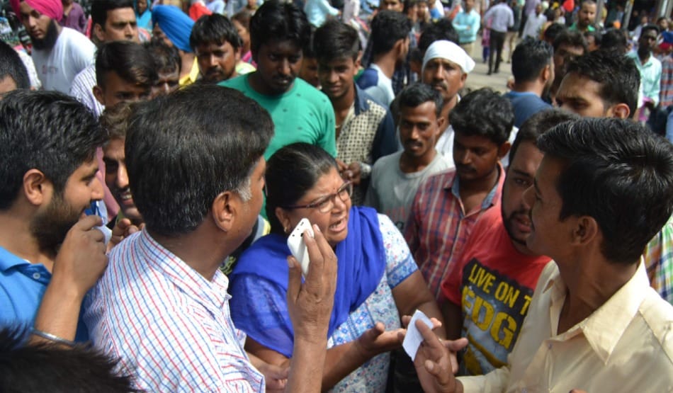 overcharging in Paid parking, commotion by shopkeeper