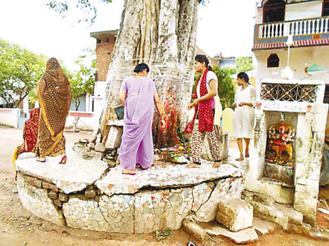 Somwati moon called on the longevity of husband