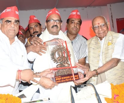 Amar Singh speaks about kashmiri pandits in Lucknow.