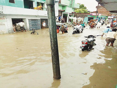 Bridge pond water entered houses