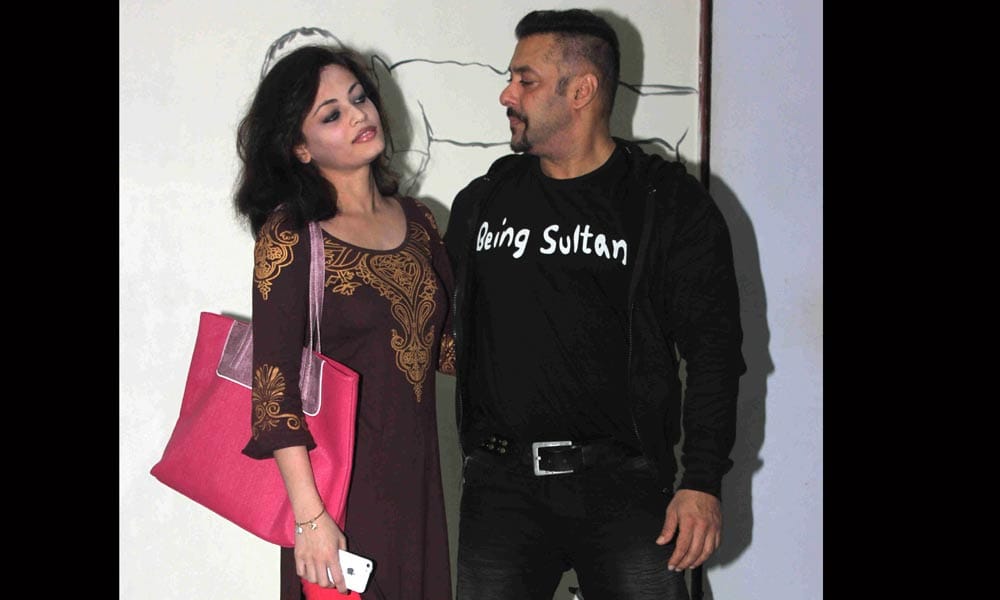 Salman Khan almost kissed Sneha ullal at Daisy Shah’s play Begum Jaan