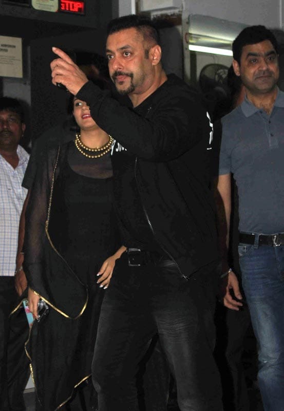 Salman Khan almost kissed Sneha ullal at Daisy Shah’s play Begum Jaan