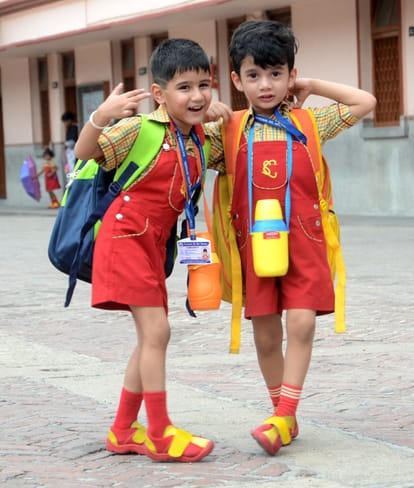 app will inform parents about kids school attendance  