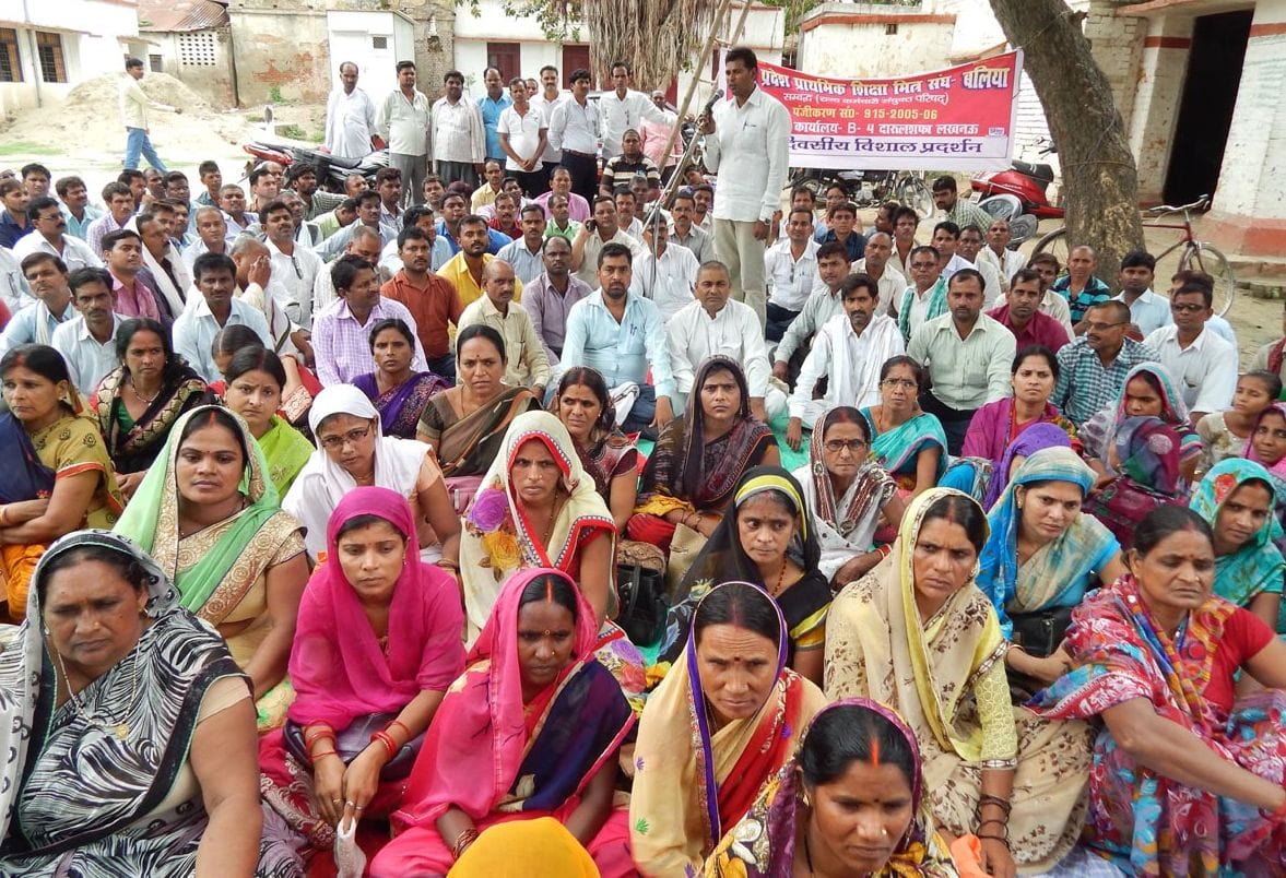 shikshamitron ka dharna