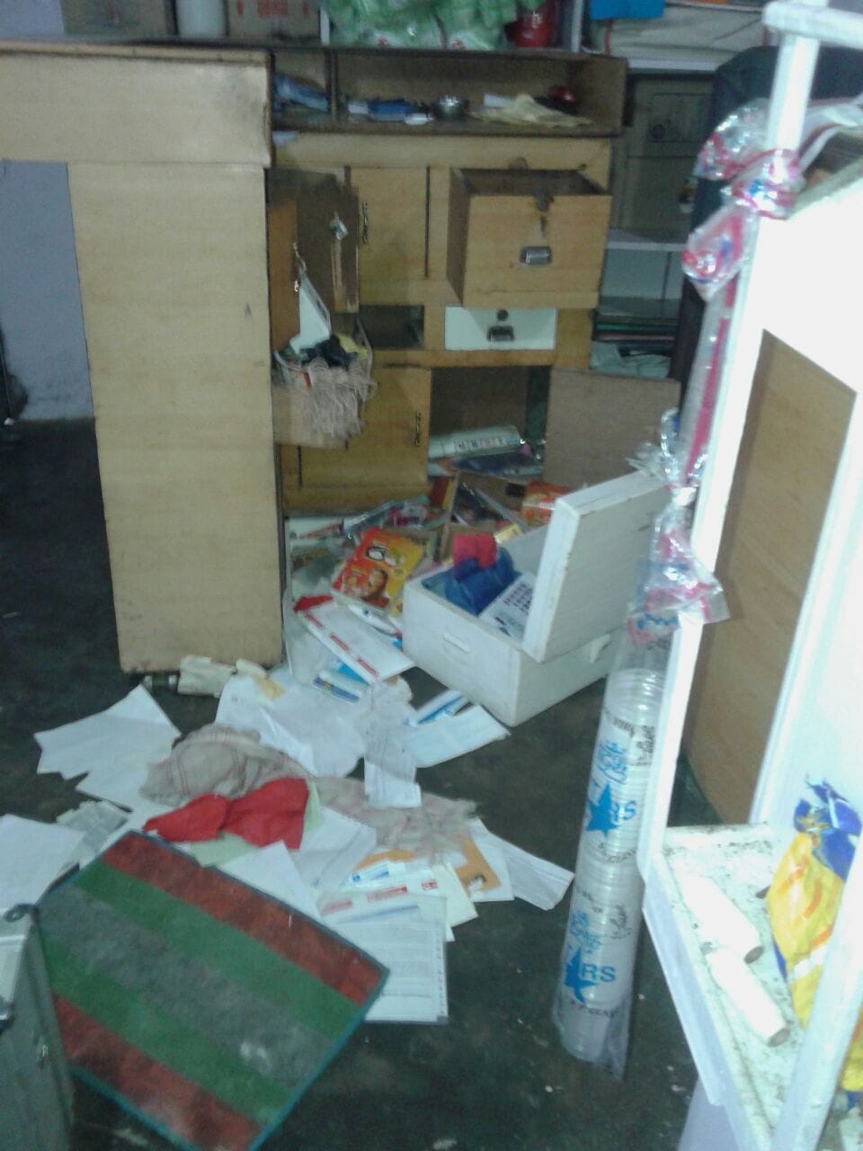 Traders Nkb store, stealing millions