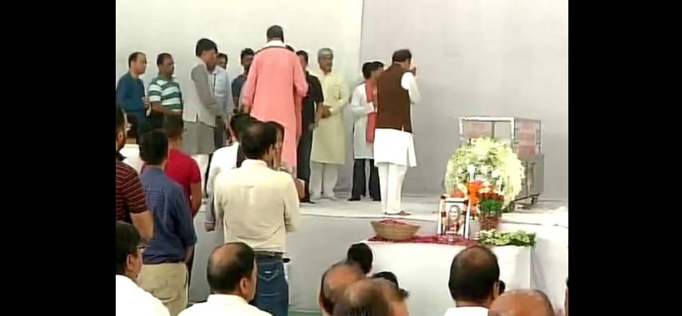 tarishi jain dead body reches delhi, cabinet minister piyush goyal recieves family at airport