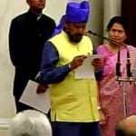 शपथ लेते वक्त अपना नाम लेना भूले अठावले।