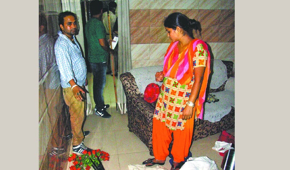 forbidden to drinking wine, attacked with swords, 3 injured