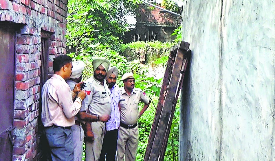  brutal murder of jewellers owner son and robbed of jewellery of 40 lakhs