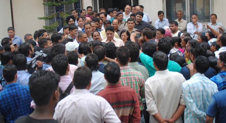 Minister of Health Hoop by striking contract workers