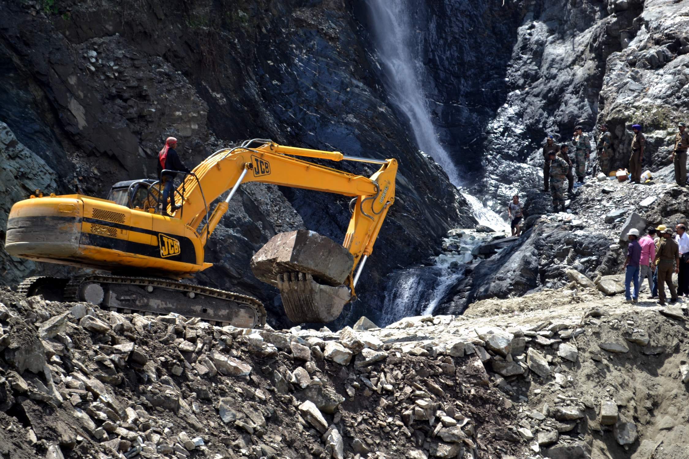 danger zone on badrinath highway.